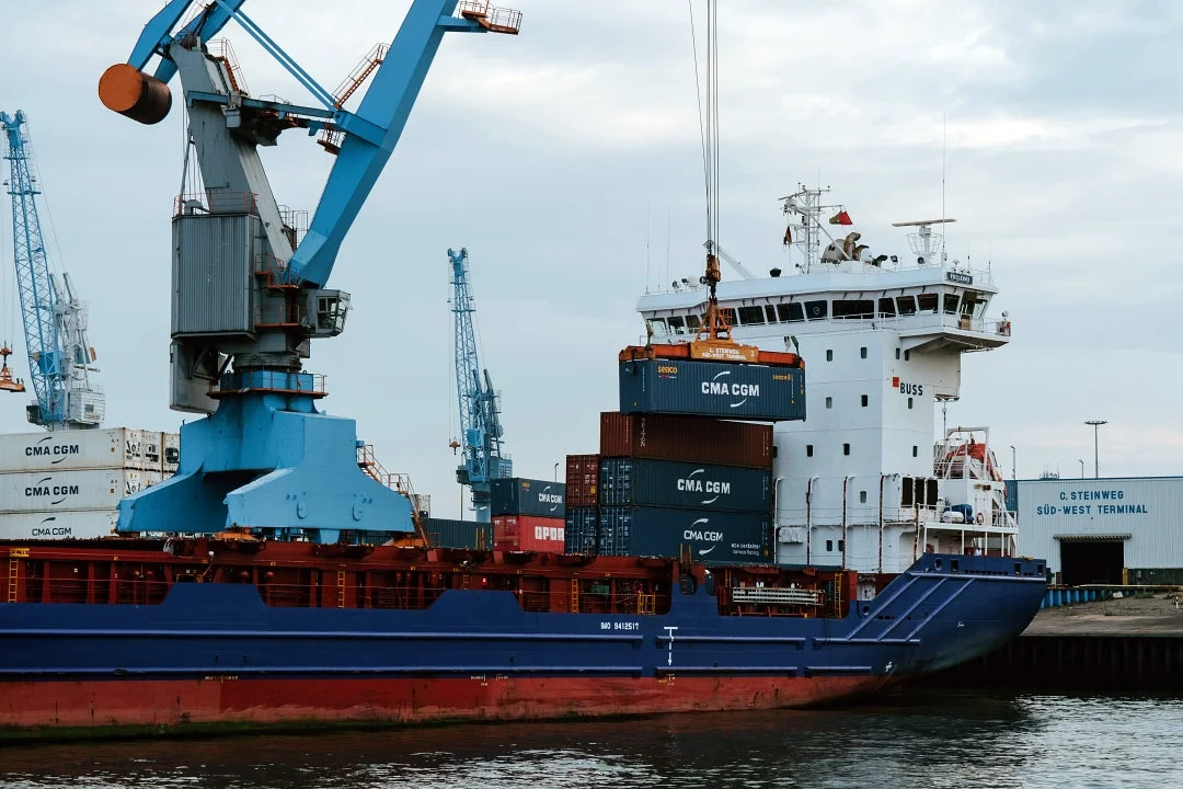 Photographie du bateau de livraison des montures Otaaki™.